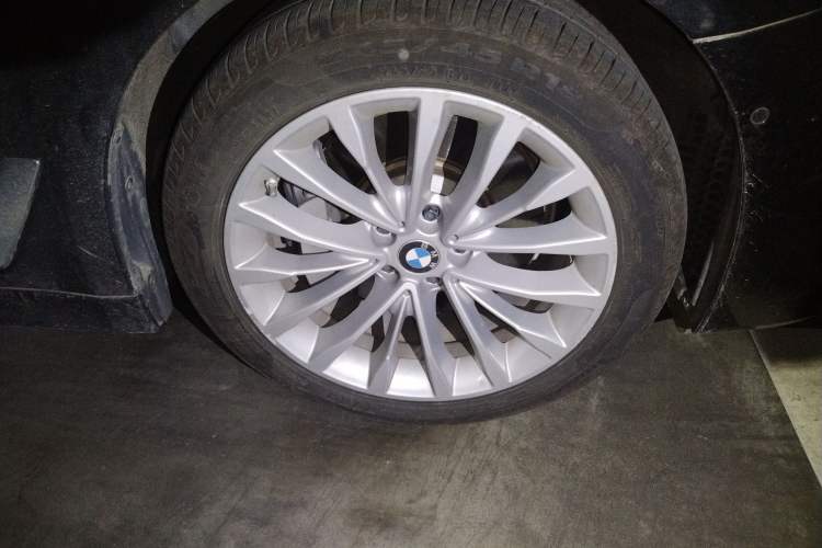 Used BMW 5 Series 2020 530Li Leading Edition Luxury Package Right Front Wheel Hub