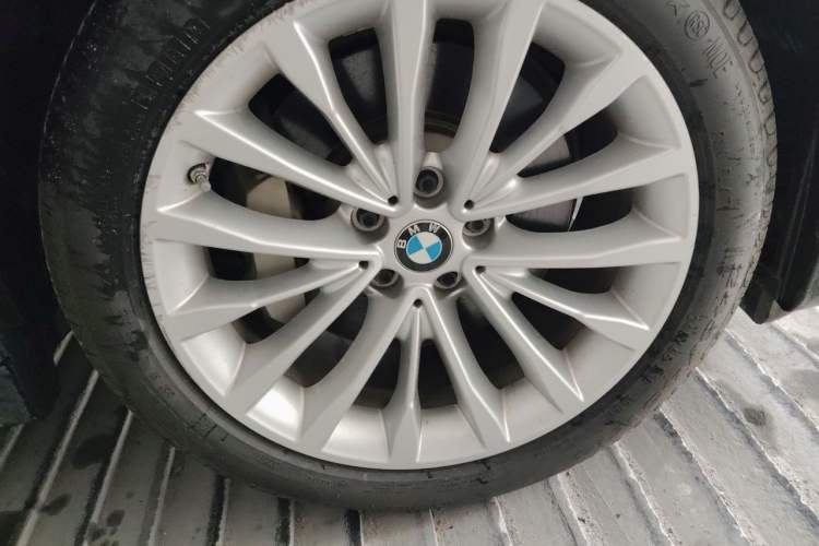 Used BMW 5 Series 2020 530Li Luxury Edition Premium Package Right Front Wheel Hub