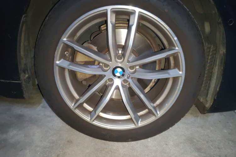 Used BMW 5 Series 2020 525Li M Sport Package Right Front Wheel Hub