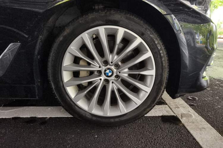 Used BMW 5 Series 2020 530Li Leading Edition Luxury Package Right Front Wheel Hub