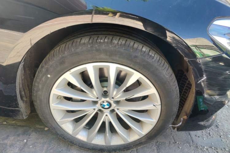 Used BMW 5 Series 2020 530Li Luxury Edition Premium Package Right Front Wheel Hub