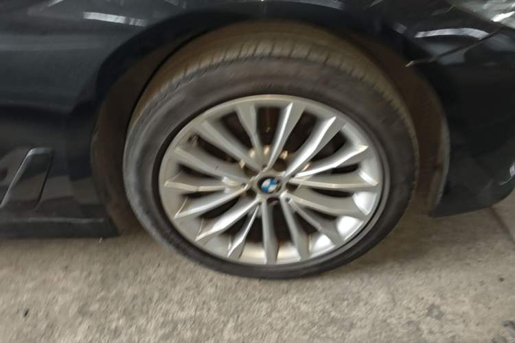 Used BMW 5 Series 2020 525Li Luxury Package Right Front Wheel Hub