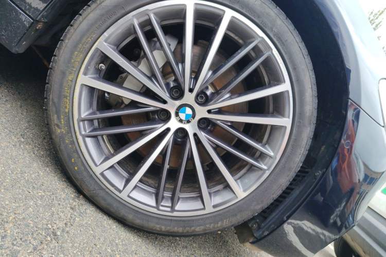 Used BMW 5 Series 2020 530Li xDrive M Sport Package Right Front Wheel Hub