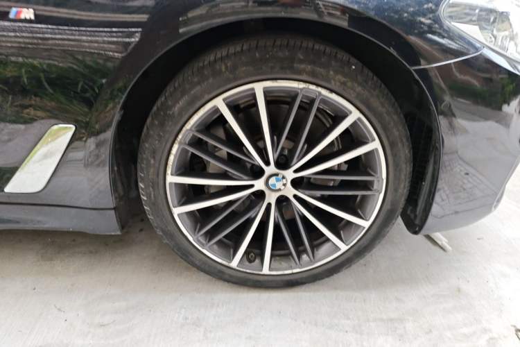 Used BMW 5 Series 2020 530Li Leading Model M Sport Package Right Front Wheel Hub