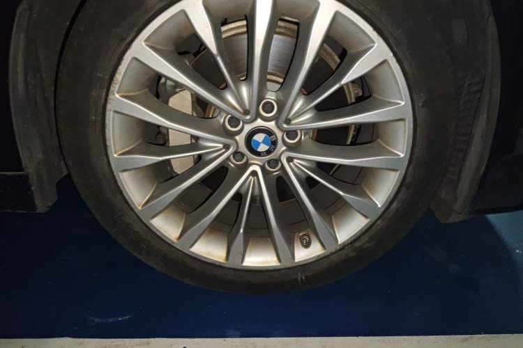 Used BMW 5 Series 2020 530Li Leading Edition Luxury Package Right Front Wheel Hub