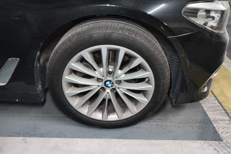 Used BMW 5 Series 2020 525Li Luxury Package Right Front Wheel Hub