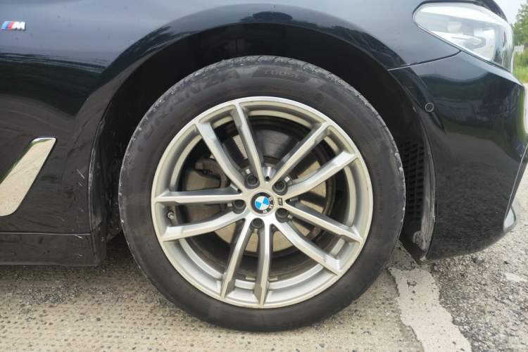 Used BMW 5 Series 2020 525Li M Sport Package Right Front Wheel Hub