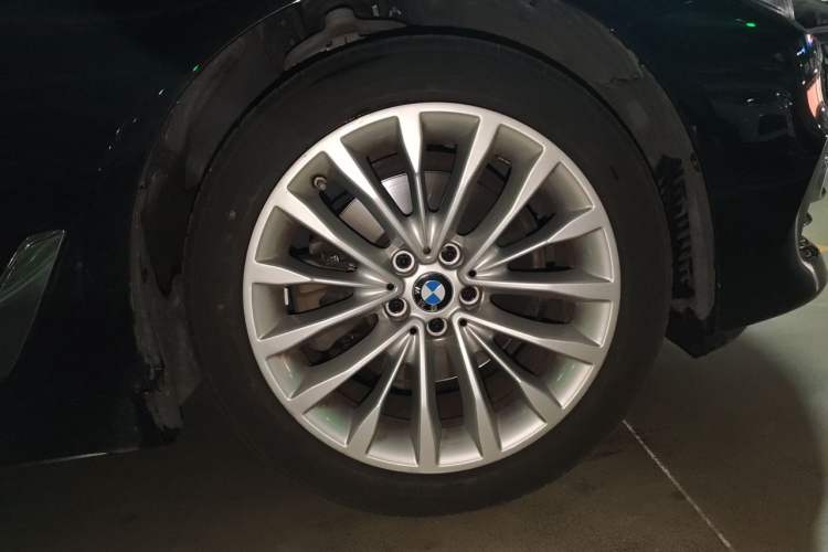 Used BMW 5 Series 2020 525Li Luxury Package Right Front Wheel Hub
