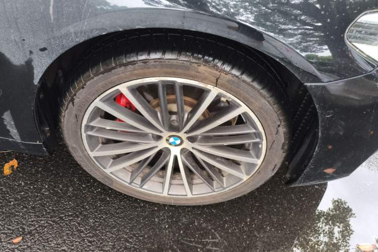 Used BMW 5 Series 2020 530Li xDrive M Sport Package Right Front Wheel Hub