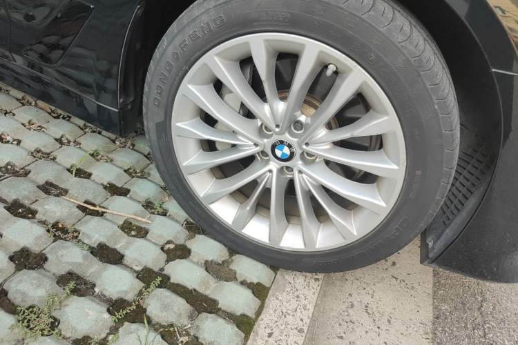 Used BMW 5 Series 2020 530Li Luxury Edition Premium Package Right Front Wheel Hub