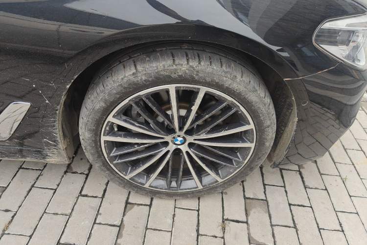 Used BMW 5 Series 2020 530Li Luxury Edition M Sport Package Right Front Wheel Hub