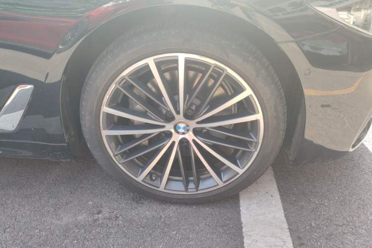 Used BMW 5 Series 2020 530Li Leading Model M Sport Package Right Front Wheel Hub