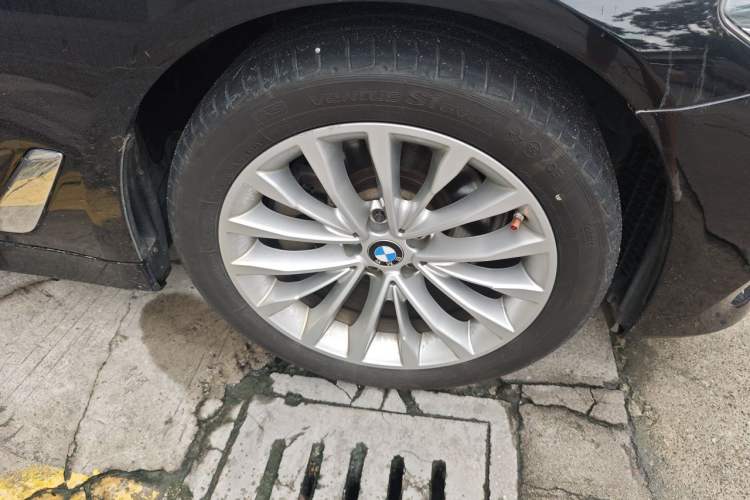 Used BMW 5 Series 2020 525Li Luxury Package Right Front Wheel Hub