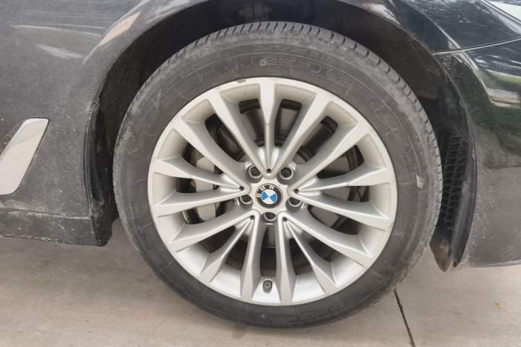 Used BMW 5 Series 2020 530Li Leading Edition Luxury Package Right Front Wheel Hub