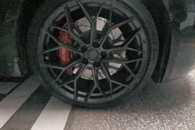 Used BMW 5 Series 2020 530Li Leading Model M Sport Package Right Front Wheel Hub