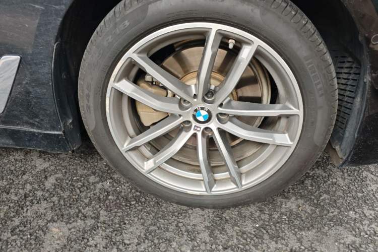 Used BMW 5 Series 2020 525Li M Sport Package Right Front Wheel Hub