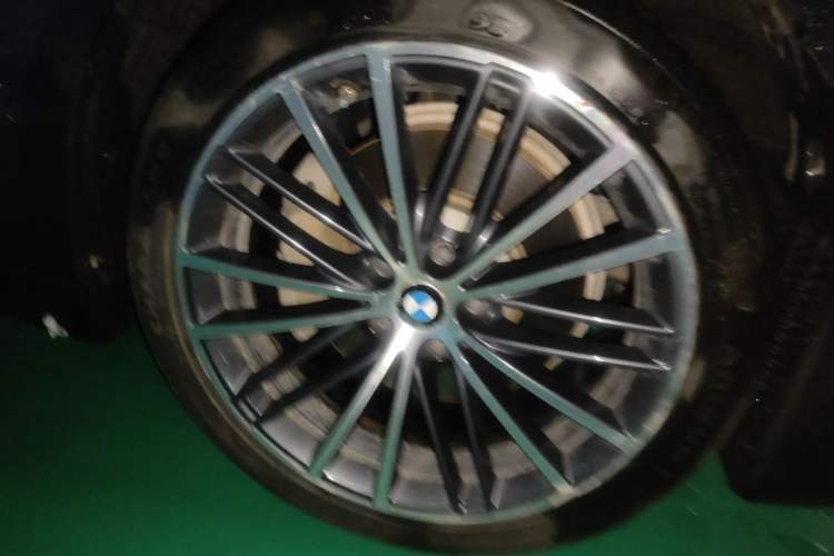 Used BMW 5 Series 2020 530Li Leading Model M Sport Package Right Front Wheel Hub