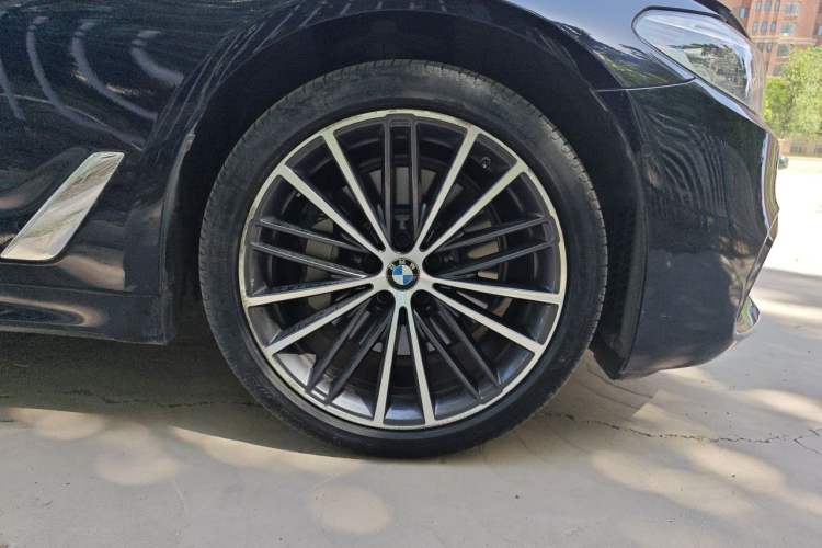 Used BMW 5 Series 2020 530Li Leading Model M Sport Package Right Front Wheel Hub