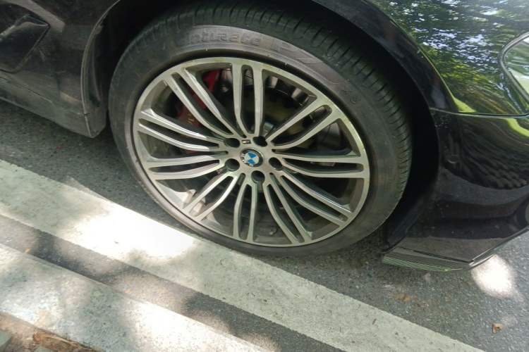 Used BMW 5 Series 2020 525Li M Sport Package Right Front Wheel Hub