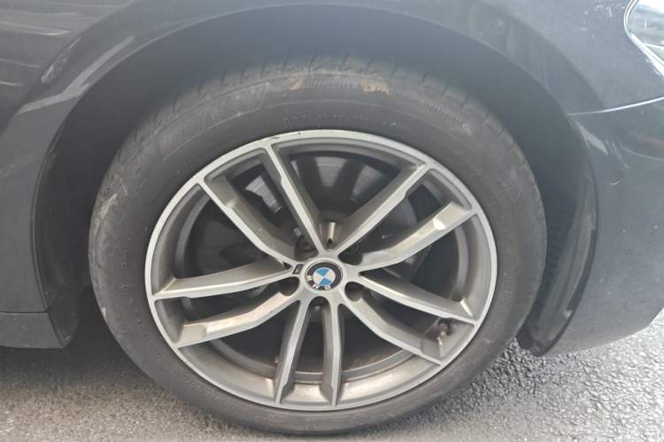 Used BMW 5 Series 2020 525Li M Sport Package Right Front Wheel Hub