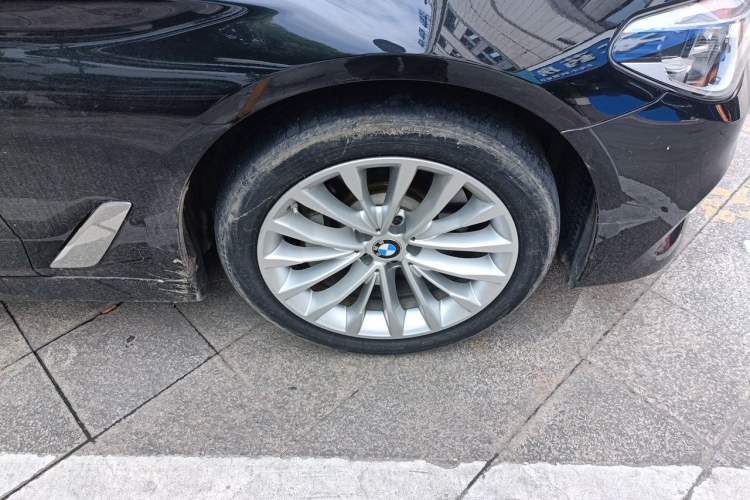 Used BMW 5 Series 2020 530Li Leading Edition Luxury Package Right Front Wheel Hub