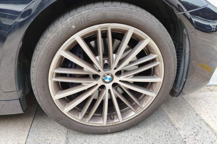 Used BMW 5 Series 2020 530i M Sport Package Right Front Wheel Hub