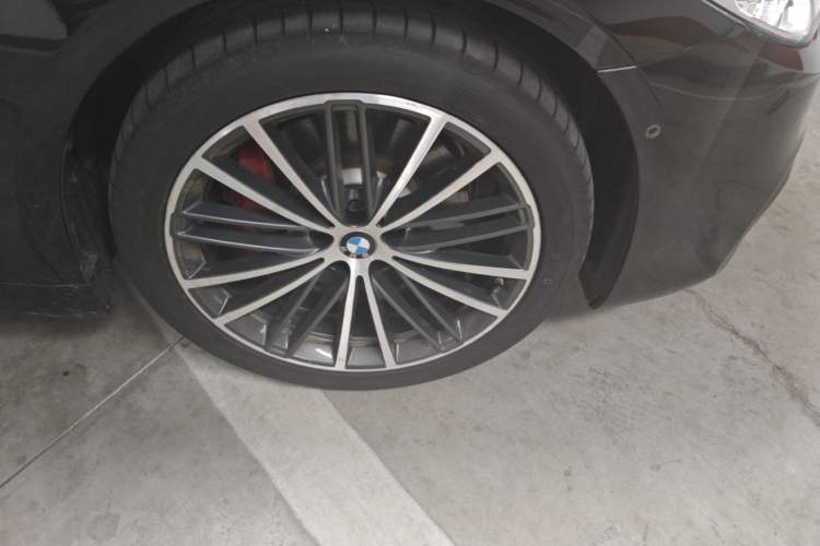 Used BMW 5 Series 2020 530Li Leading Model M Sport Package Right Front Wheel Hub