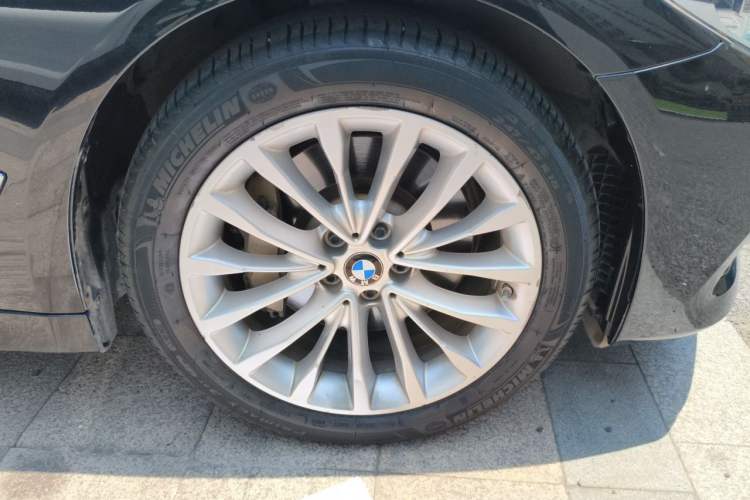 Used BMW 5 Series 2020 530Li Leading Edition Luxury Package Right Front Wheel Hub