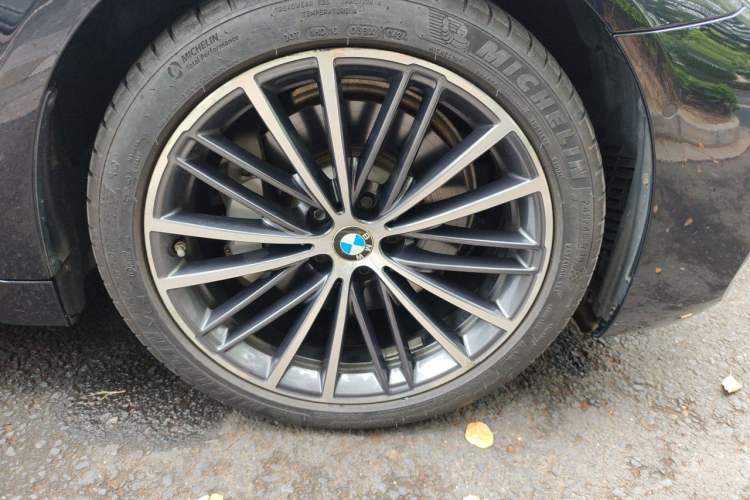 Used BMW 5 Series 2020 530Li Leading Model M Sport Package Right Front Wheel Hub