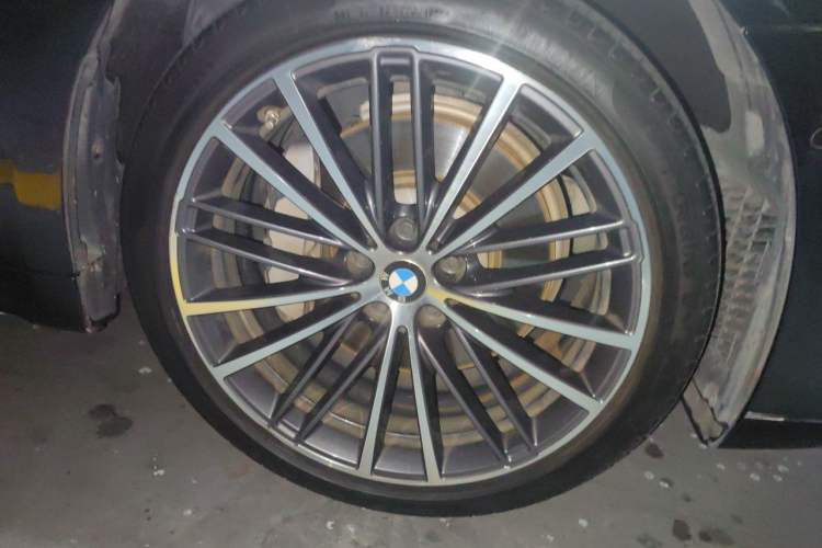Used BMW 5 Series 2020 530Li Leading Model M Sport Package Right Front Wheel Hub