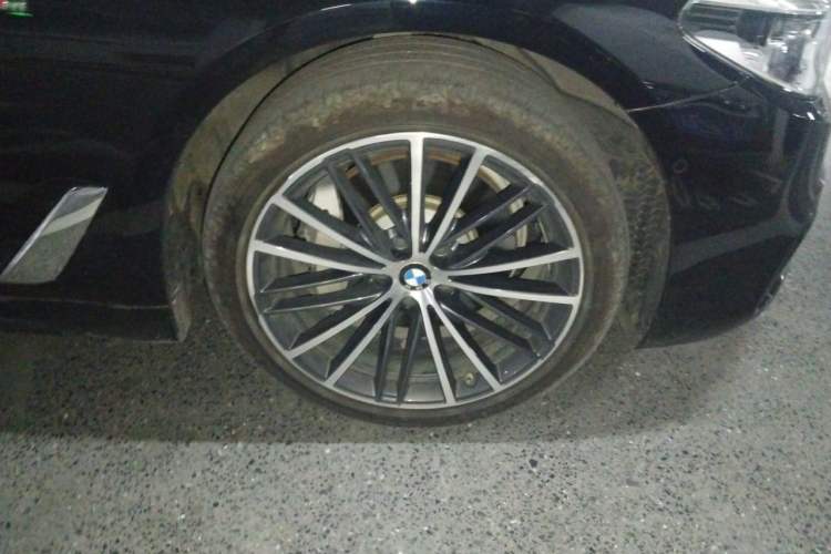 Used BMW 5 Series 2020 530Li xDrive M Sport Package Right Front Wheel Hub