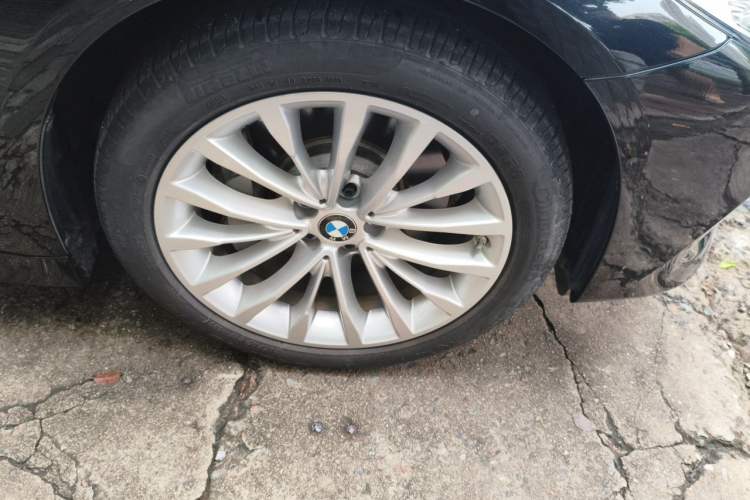 Used BMW 5 Series 2020 530Li Leading Edition Luxury Package Right Front Wheel Hub