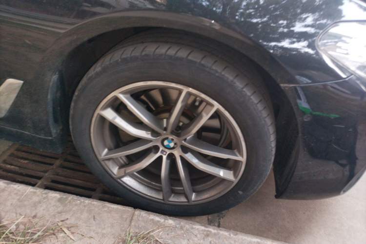 Used BMW 5 Series 2020 525Li M Sport Package Right Front Wheel Hub