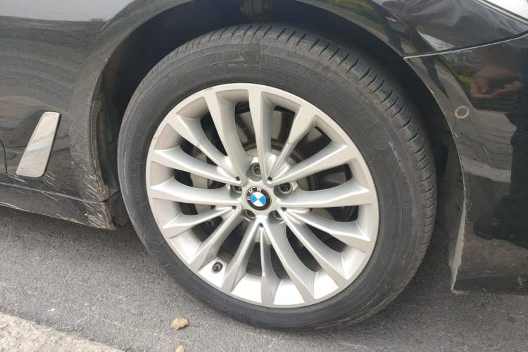 Used BMW 5 Series 2020 530Li Luxury Edition Premium Package Right Front Wheel Hub