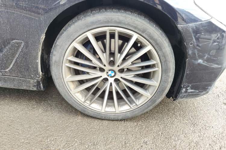 Used BMW 5 Series 2020 530i M Sport Package Right Front Wheel Hub