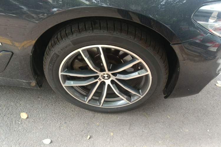 Used BMW 5 Series 2020 525Li M Sport Package Right Front Wheel Hub