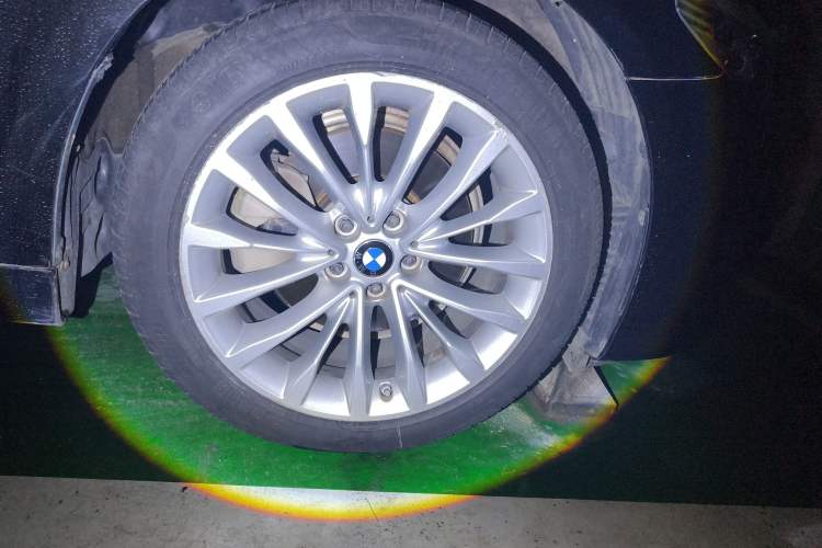 Used BMW 5 Series 2020 525Li Luxury Package Right Front Wheel Hub