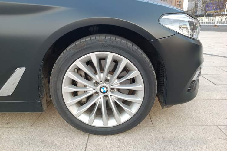 Used BMW 5 Series 2020 530Li Leading Edition Luxury Package Right Front Wheel Hub