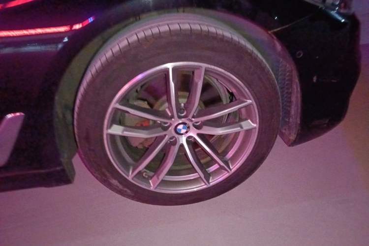 Used BMW 5 Series 2020 525Li M Sport Package Right Front Wheel Hub