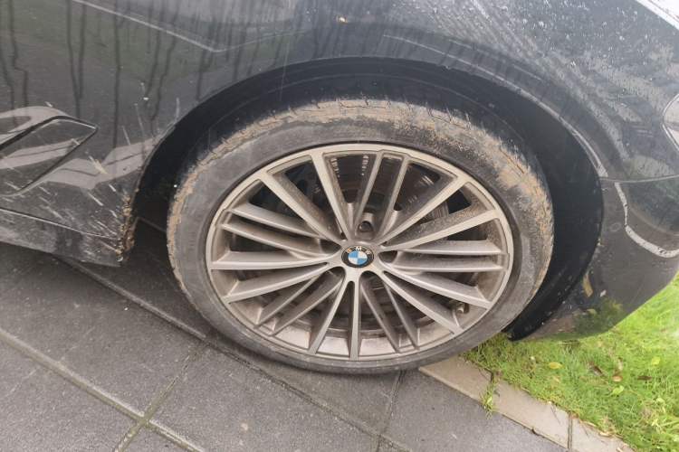 Used BMW 5 Series 2020 530i M Sport Package Right Front Wheel Hub
