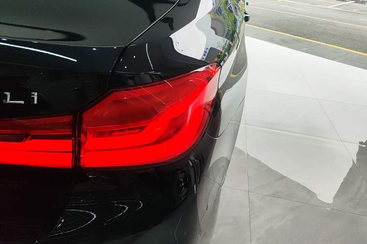 Used BMW 5 Series 2020 530Li Luxury Edition M Sport Package Right Rear Taillight