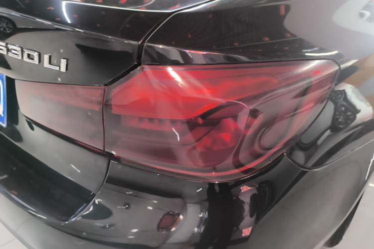 Used BMW 5 Series 2020 530Li Luxury Edition M Sport Package Right Rear Taillight