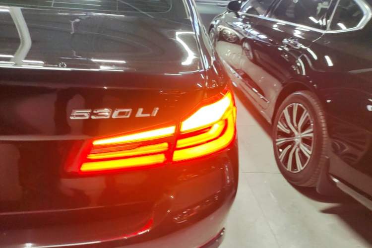 Used BMW 5 Series 2020 530Li Leading Edition Luxury Package Right Rear Taillight