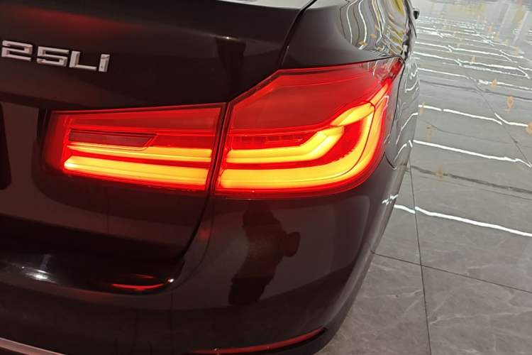 Used BMW 5 Series 2020 525Li Luxury Package Right Rear Taillight