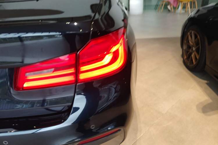 Used BMW 5 Series 2020 530Li Luxury Edition M Sport Package Right Rear Taillight