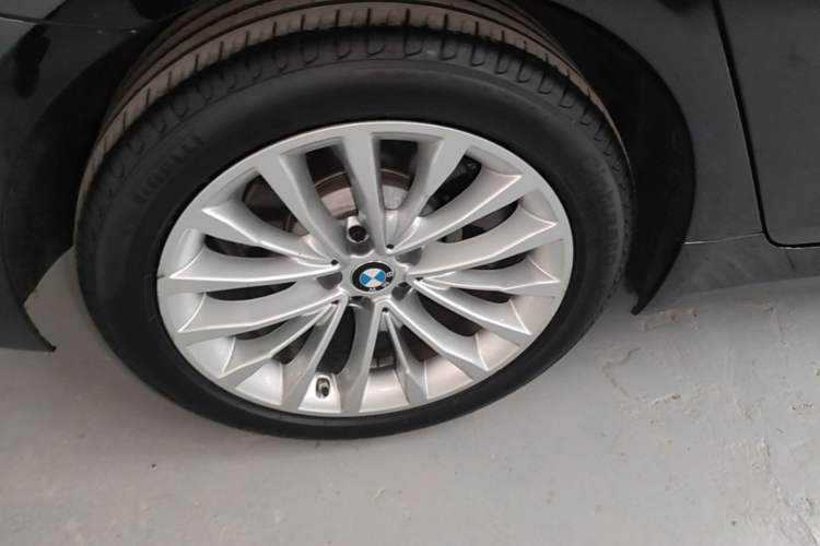 Used BMW 5 Series 2020 525Li Luxury Package Right Rear Wheel Hub