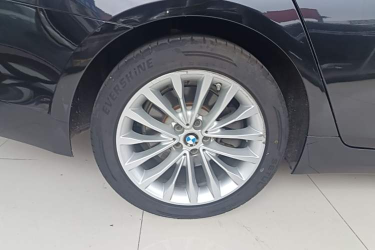 Used BMW 5 Series 2020 530Li Luxury Edition Premium Package Right Rear Wheel Hub