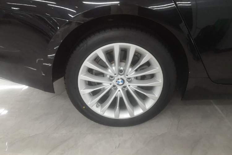 Used BMW 5 Series 2020 530Li Luxury Edition Premium Package Right Rear Wheel Hub