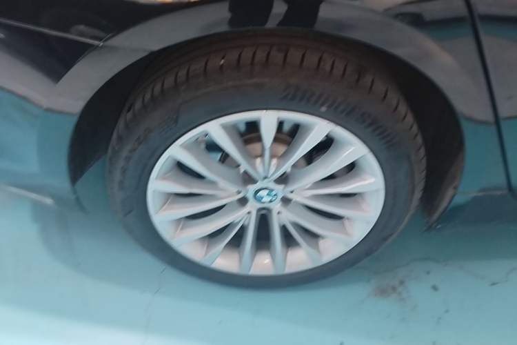 Used BMW 5 Series 2020 530Li Luxury Edition Premium Package Right Rear Wheel Hub