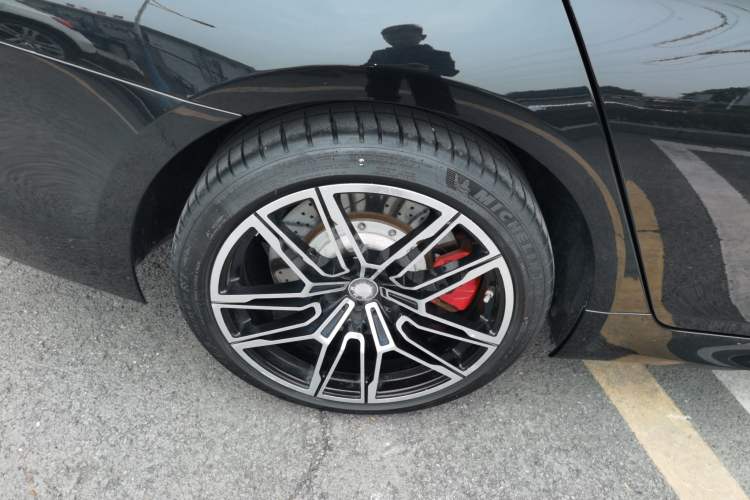 Used BMW 5 Series 2020 525Li M Sport Package Right Rear Wheel Hub